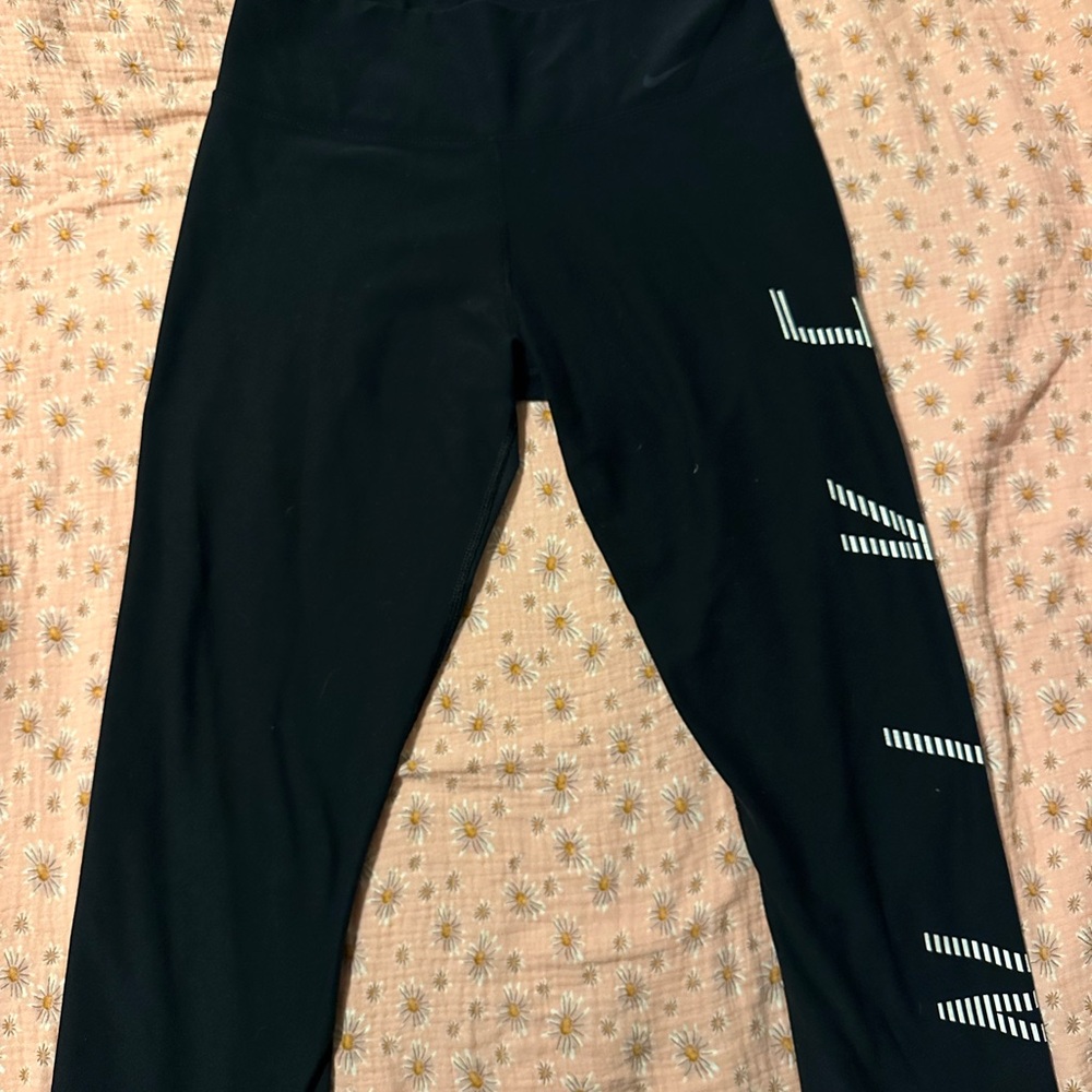 Nike Cropped Black Leggings